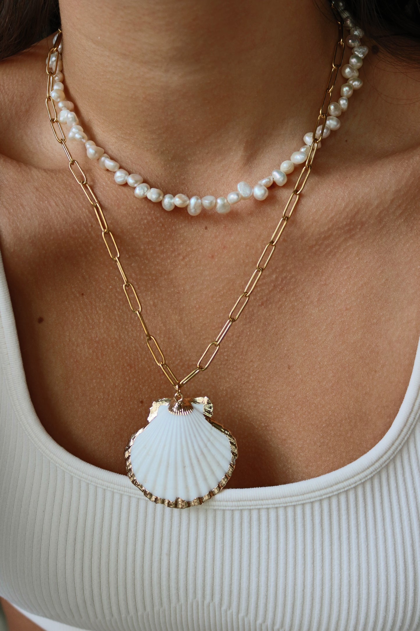 WHITE SHELL NECKLACE